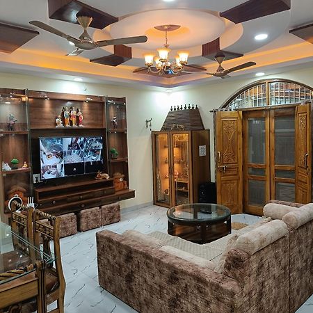 Adbhut Nivas Villa Бопал Екстериор снимка