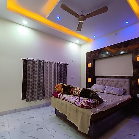 Adbhut Nivas Villa Бопал Екстериор снимка